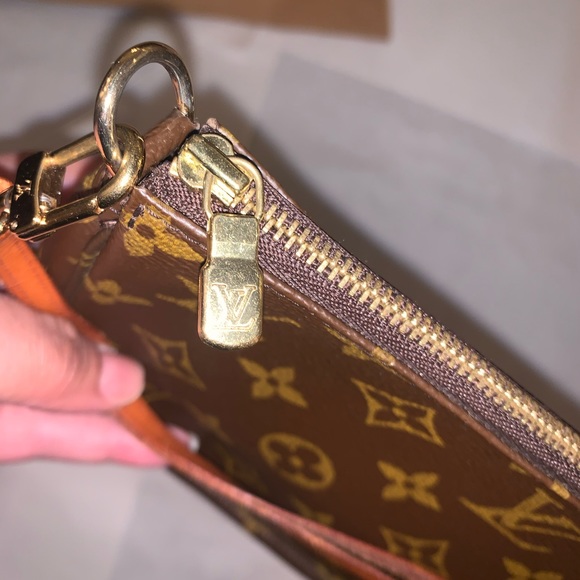 Authentic Vintage Louis Vuitton Pouchette! - Picture 2 of 7